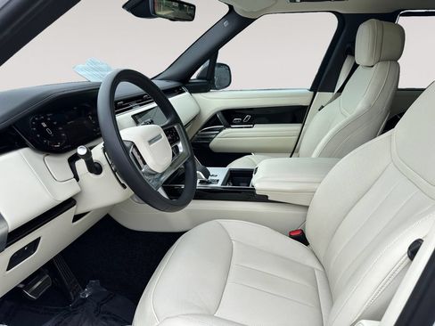 Used 2025 Land Rover Range Rover SE AWD/4WD image 9