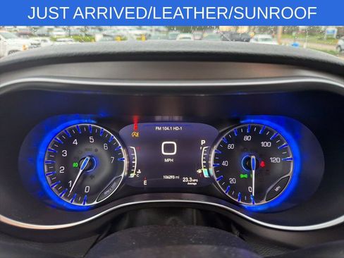 Used 2019 Chrysler Pacifica Limited image 11