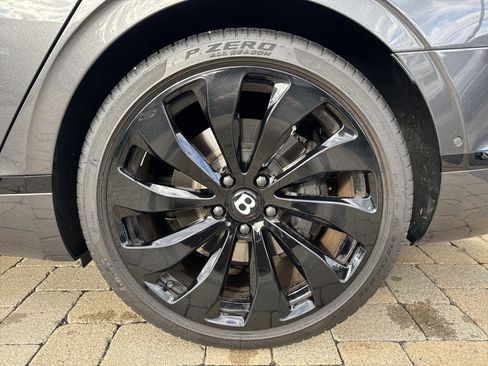 Used 2022 Bentley Flying Spur V8 image 31