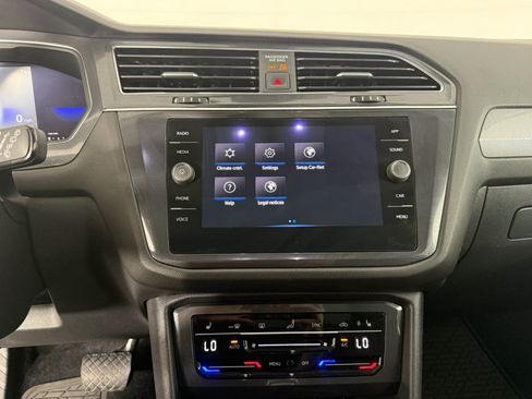 Used 2022 Volkswagen Tiguan SE w/ Panoramic Sunroof Package FWD image 22