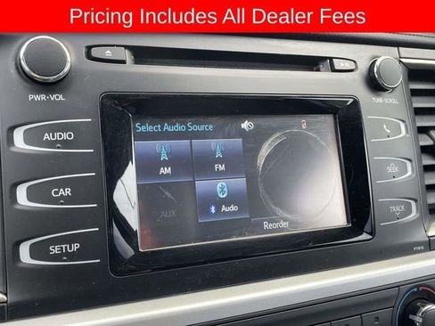 Used 2019 Toyota Highlander LE AWD/4WD image 30