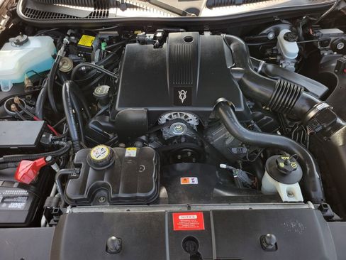 Used 2003 Lincoln Town Car Executive image 9