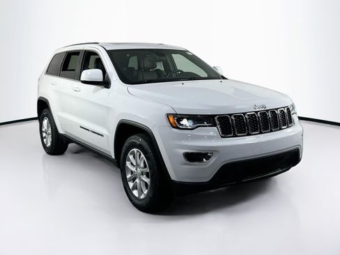 Used 2022 Jeep Grand Cherokee Laredo X AWD/4WD image 3