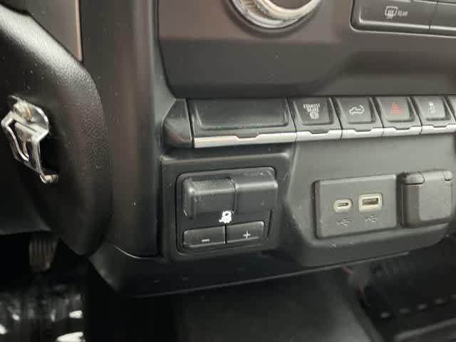 Used 2021 GMC Sierra 2500 4x4 Crew Cab w/ Gooseneck/5TH Wheel Package image 29
