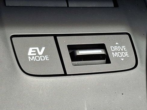 Used 2021 Toyota Venza LE AWD/4WD image 24