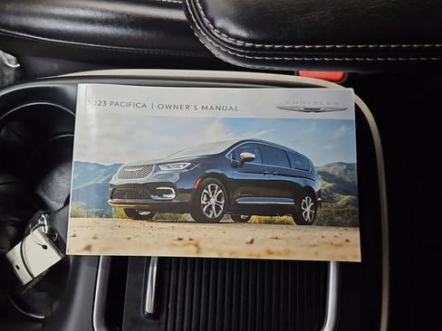 Used 2023 Chrysler Pacifica Touring-L image 58