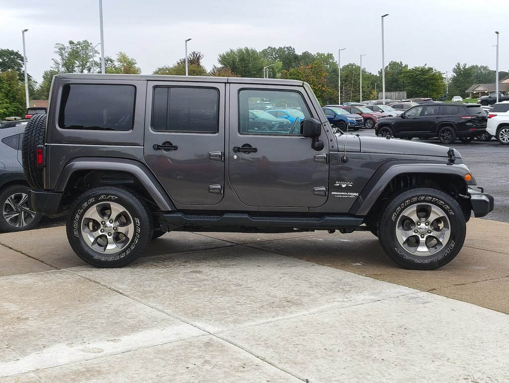 Used 2018 Jeep Wrangler Unlimited Sahara w/ Connectivity Group AWD/4WD image 4
