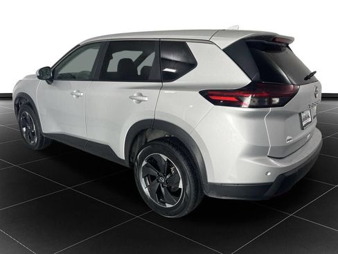Used 2024 Nissan Rogue SV AWD/4WD image 3