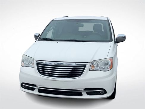 Used 2013 Chrysler Town & Country Touring-L w/ Driver Convenience Group image 4