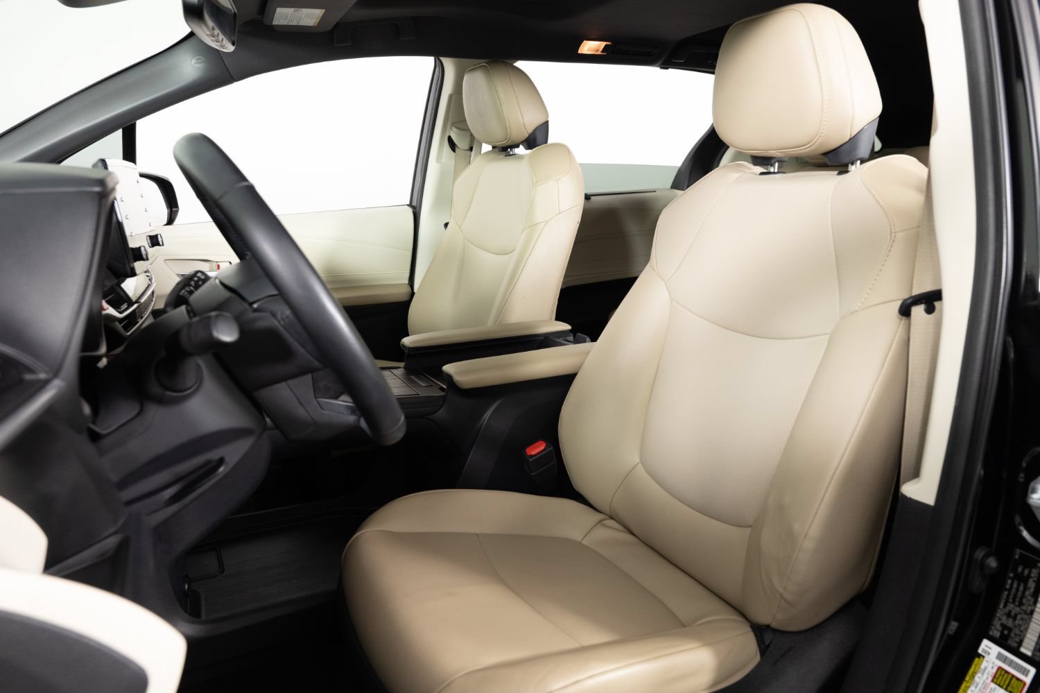 Used 2021 Toyota Sienna XLE FWD image 15