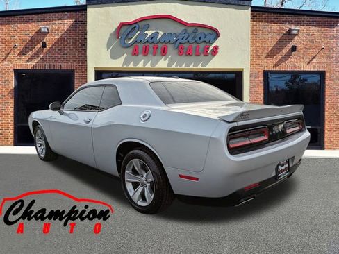Used 2021 Dodge Challenger SXT w/ Driver Convenience Group image 9