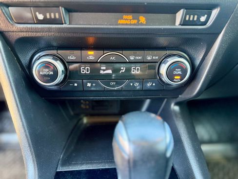 Used 2017 MAZDA MAZDA3 Touring FWD image 16