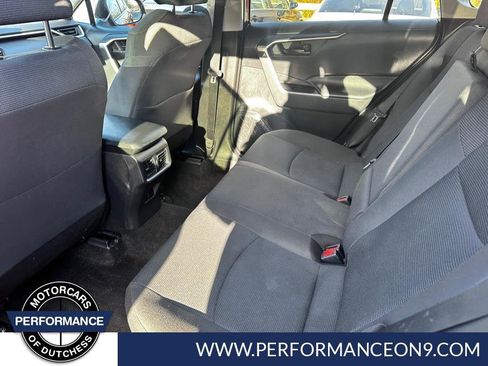 Used 2019 Toyota RAV4 LE w/ Carpet Mat Package image 32