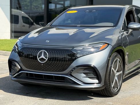 Used 2023 Mercedes-Benz EQS 580 4MATIC SUV image 3