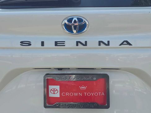 Used 2021 Toyota Sienna XLE AWD/4WD image 16