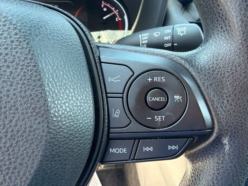 Used 2025 Toyota RAV4 LE AWD/4WD image 15