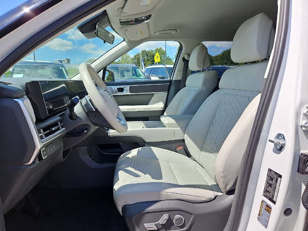 Used 2026 Hyundai Santa Fe SEL FWD image 13