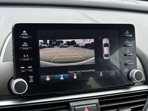 Used 2018 Honda Accord Touring image 19