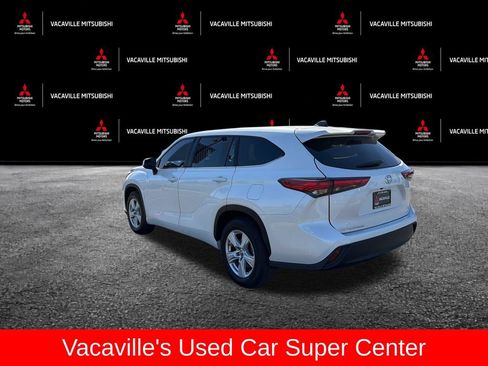 Used 2023 Toyota Highlander L FWD image 4