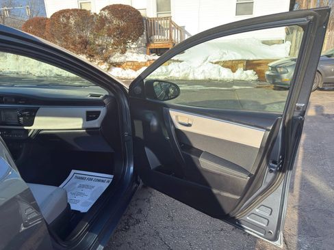Used 2015 Toyota Corolla LE image 18