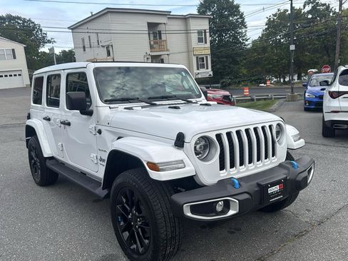 Used 2022 Jeep Wrangler Unlimited Sahara w/ Cold Weather Group AWD/4WD image 5