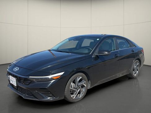Used 2024 Hyundai Elantra Limited FWD image 3
