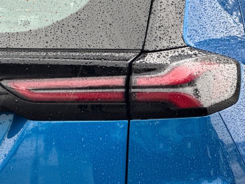 Used 2022 Chevrolet Bolt EUV Premier w/ Sun & Sound Package image 45