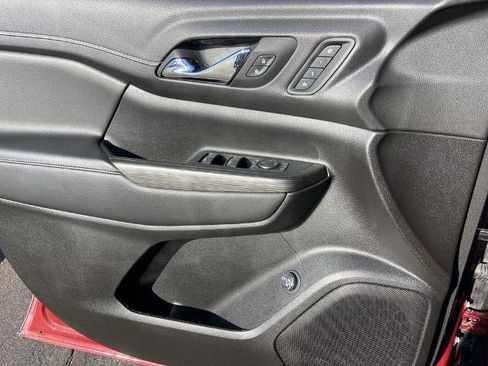 Certified 2023 GMC Acadia SLT w/ Technology Package image 18