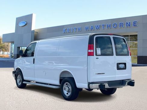 Used 2025 Chevrolet Express 2500 w/ Driver Convenience Package RWD image 4