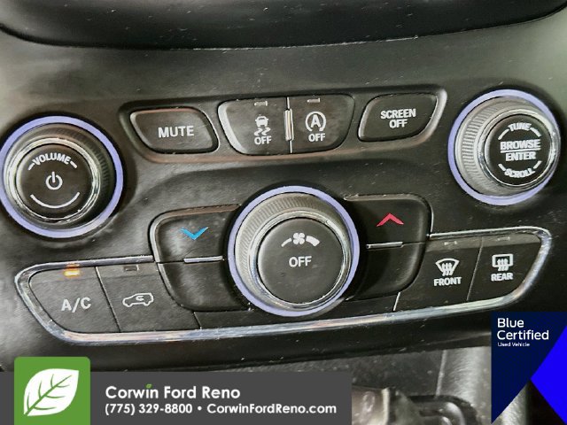 Used 2019 Jeep Cherokee Latitude Plus AWD/4WD image 18