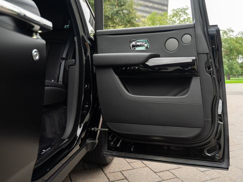 Certified 2023 Rolls-Royce Cullinan AWD/4WD image 10