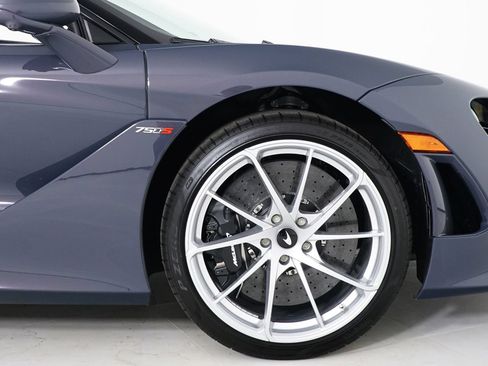 Used 2026 McLaren 750S Spider RWD image 17