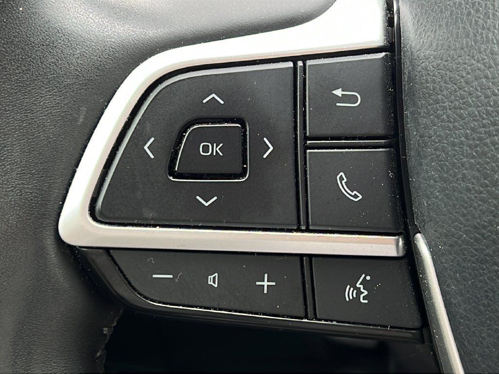 Used 2023 Toyota Highlander Platinum FWD image 20