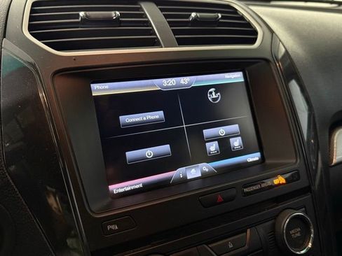 Used 2016 Ford Explorer XLT w/ Equipment Group 202A image 19