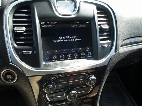 Used 2018 Chrysler 300 Limited w/ Safetytec Plus Group image 23