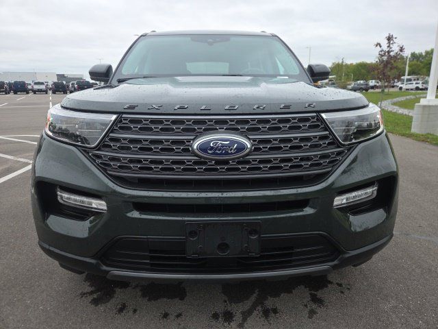 Used 2024 Ford Explorer XLT w/ Equipment Group 202A AWD/4WD image 3