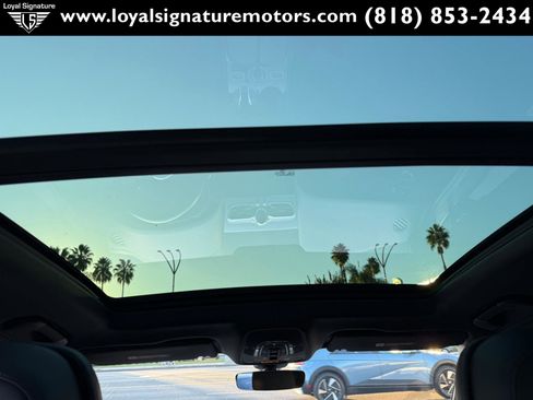 Used 2021 Bentley Bentayga image 17