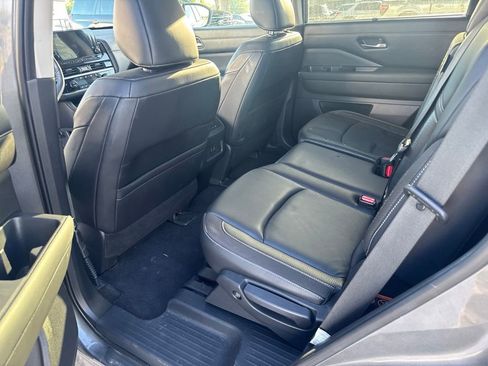 Used 2022 Nissan Pathfinder SL FWD image 6