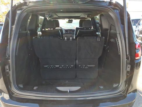Used 2022 Chrysler Pacifica Limited w/ S Appearance Package image 15