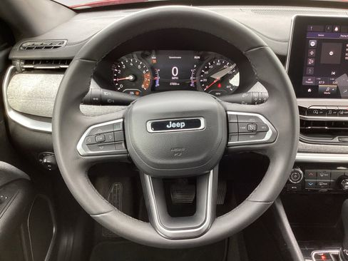 Used 2024 Jeep Compass Latitude image 17