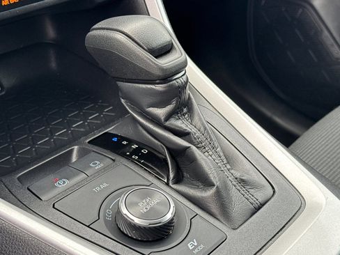 Used 2025 Toyota RAV4 LE image 20