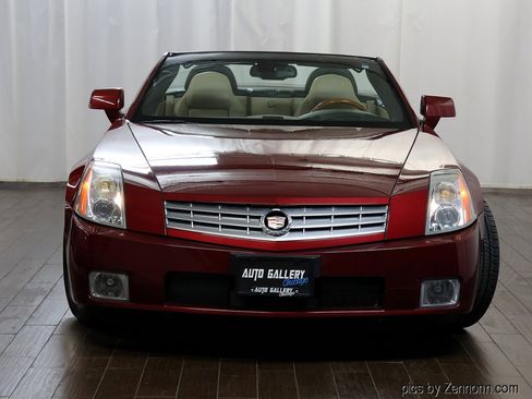 Used 2007 Cadillac XLR image 3