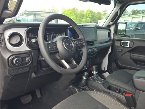 Used 2025 Jeep Wrangler Unlimited Sport AWD/4WD image 22