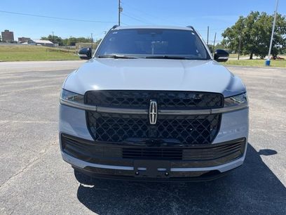 New 2025 Lincoln Navigator Reserve w/ Jet Appearance Package
