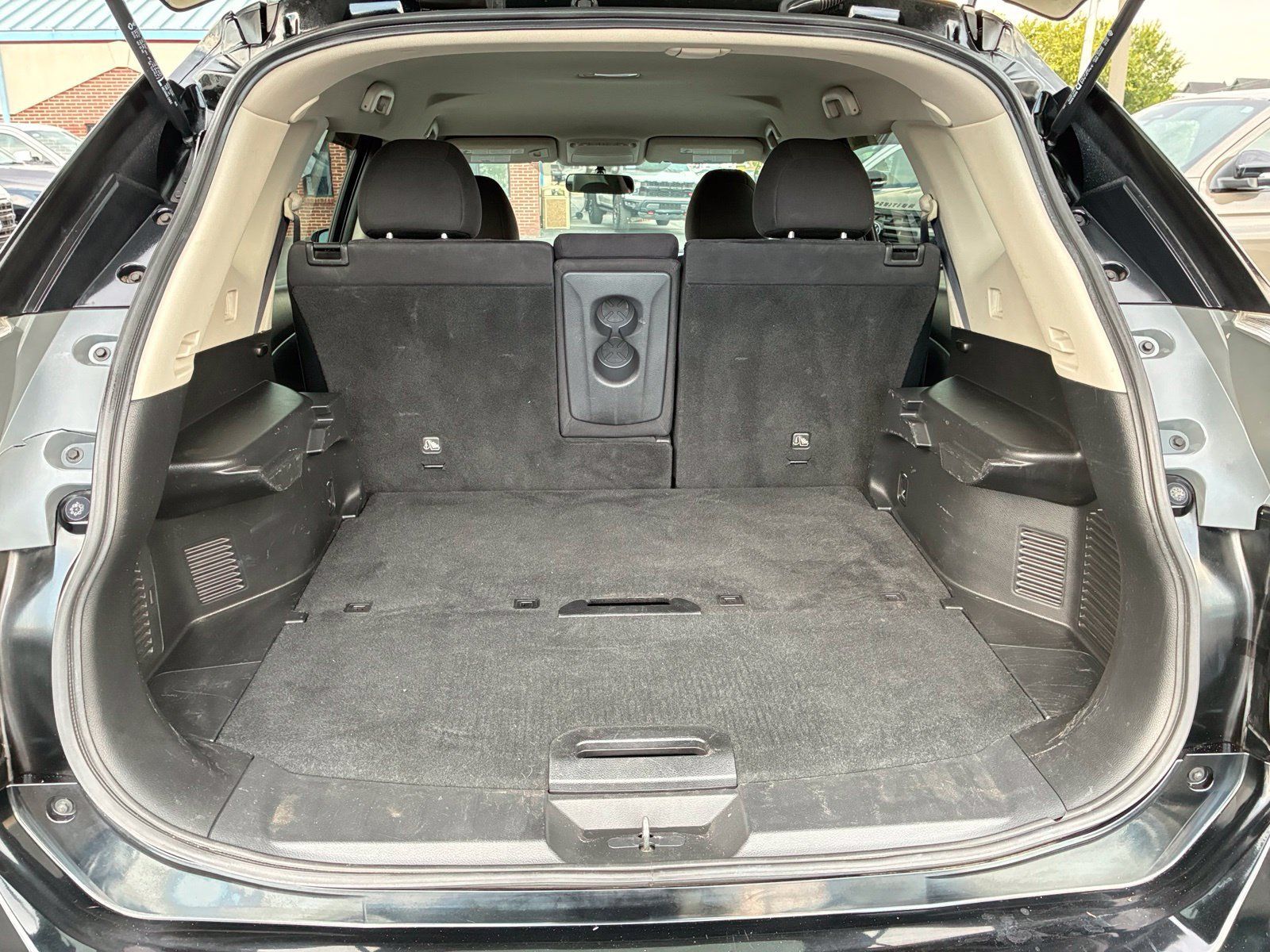 Used 2015 Nissan Rogue SV FWD image 22