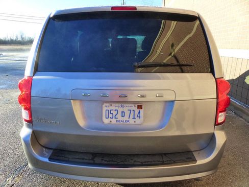 Used 2016 Dodge Grand Caravan SXT image 8