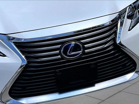 Used 2018 Lexus ES 300h w/ Luxury Package FWD image 27