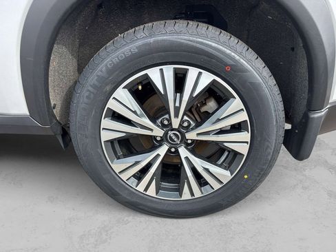 Used 2023 Nissan Rogue SV image 7