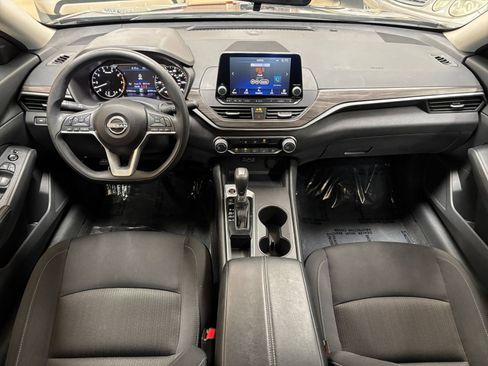 Used 2025 Nissan Altima 2.5 SV FWD image 33