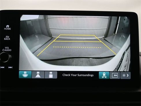 New 2025 Honda Pilot Touring image 3